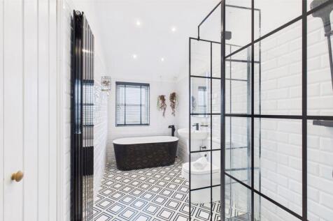 En-Suite Angle 1