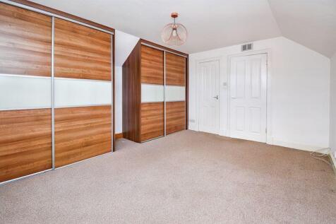 Bedroom 1 - angle 2