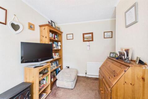 Bedroom 3 Angle 2