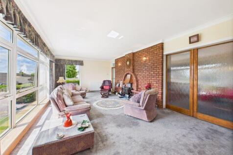 Lounge Angle 1