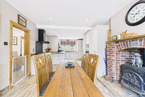 Kitchen/Dining Angle 5