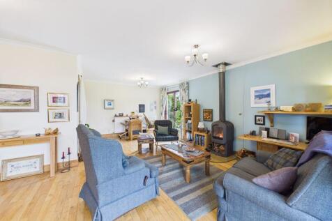 Lounge/Dining Angle 3