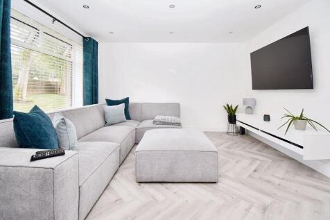 Lounge Angle 1