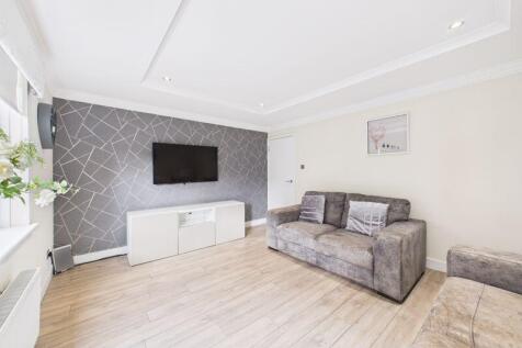 Lounge Angle 2