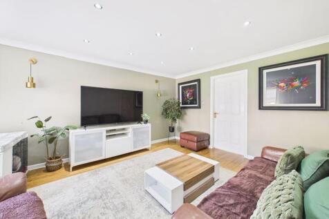 Lounge Angle 1