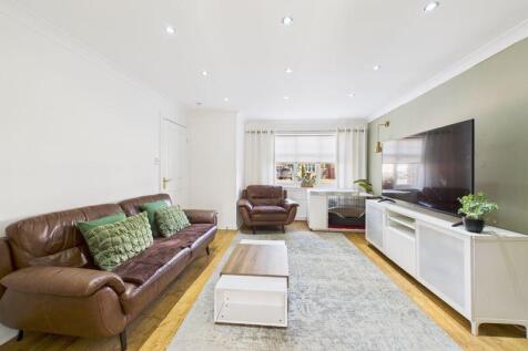 Lounge Angle 3