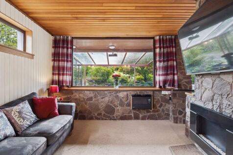 Lounge/Dining Angle 3