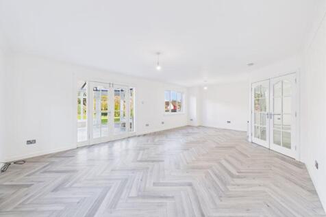 Lounge/Dining Angle 1