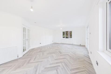 Lounge/Dining Angle 2