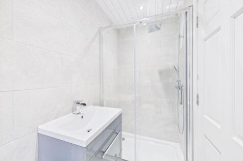 Bedroom 3 En-Suite Angle 2