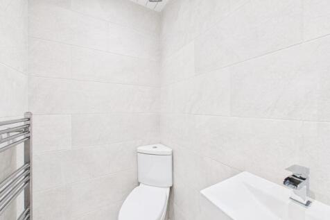 Bedroom 4 En-Suite Angle 2