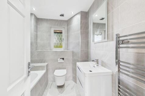 Main Bathroom Angle 2