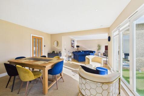 Lounge/Dining Angle 2