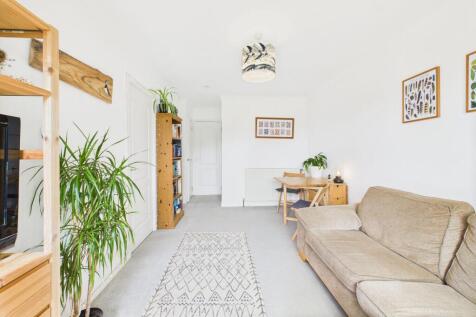 Lounge/Dining Angle 3