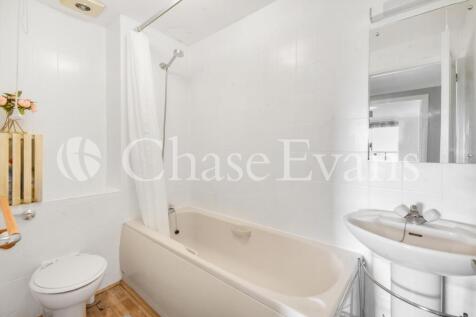 Bathroom - Back Chur