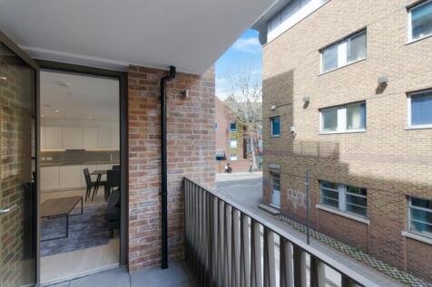 Balcony - Gatsby Apa