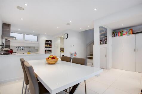 Kitchen/Dining Area