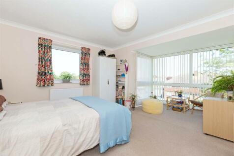 11 Meadowside_8.JPG