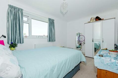 11 Meadowside_2.JPG