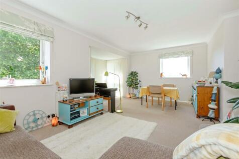 11 Meadowside_18.JPG