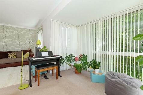 11 Meadowside_17.JPG