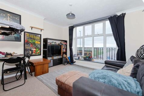 3 76 South Terrace_7.jpg