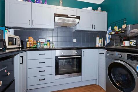 3 76 South Terrace_10.jpg