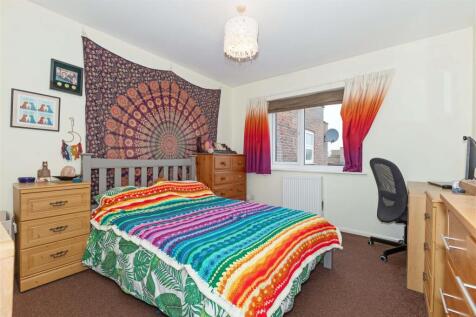 Willow_court_1.JPG