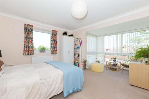 11 Meadowside_8.JPG