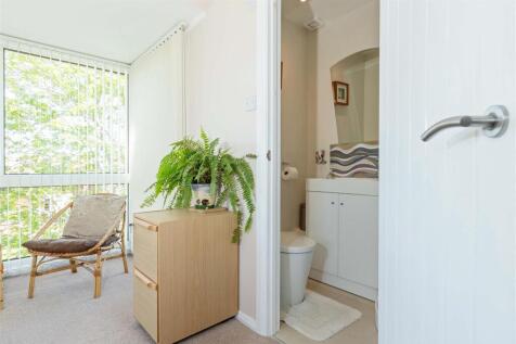 11 Meadowside_11.JPG