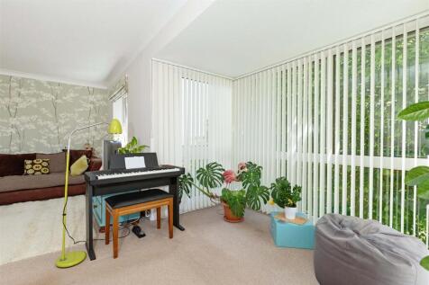 11 Meadowside_17.JPG