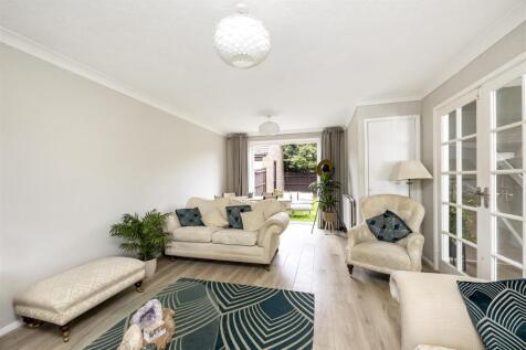 Carisbrooke Drive, 10-009.JPG