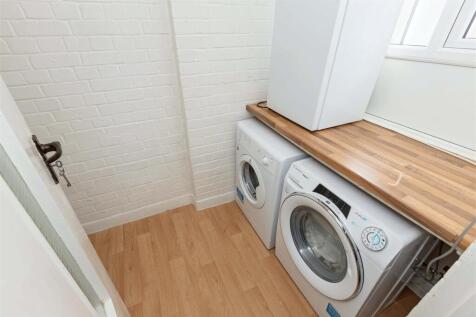 Meadway Court_13.jpg