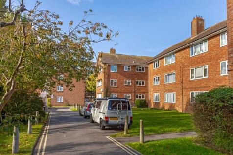 Meadway Court_15.jpg