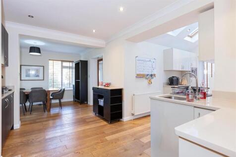 Cowdray Drive_17.jpg