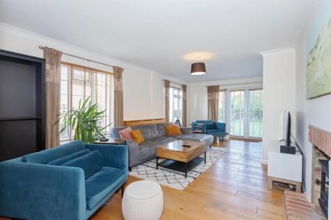 Cowdray Drive_21.jpg