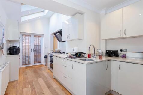 Cowdray Drive_16.jpg