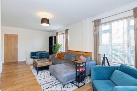 Cowdray Drive_20.jpg