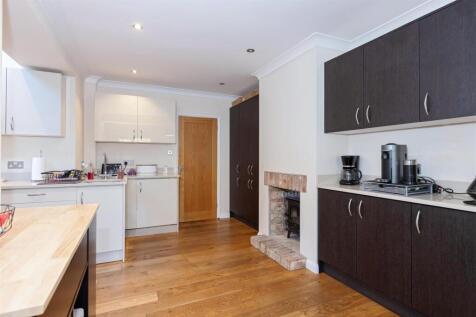 Cowdray Drive_15.jpg