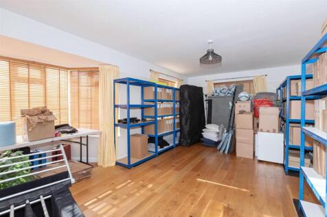 Cowdray Drive_11.jpg