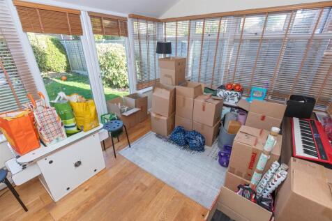 Cowdray Drive_13.jpg