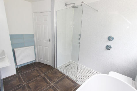 Family Bathroom 2