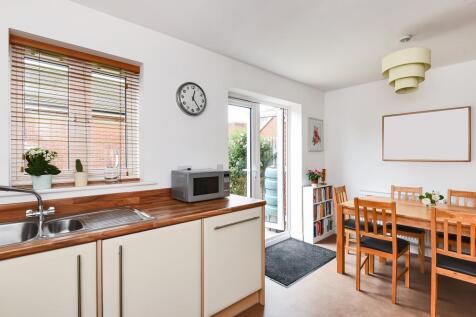 Kitchen dining room