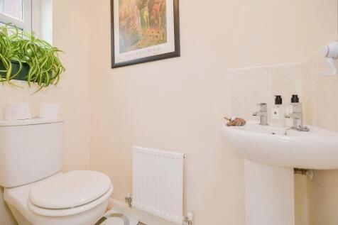 Cloakroom/wc