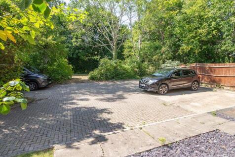 Front Outlook / Parking