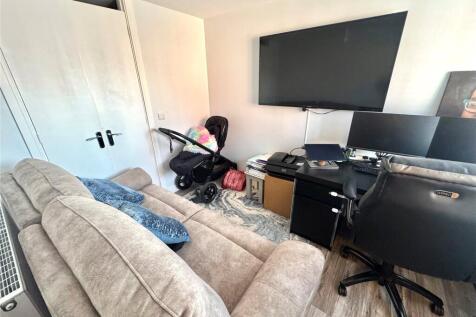 Bed Five/Office Room