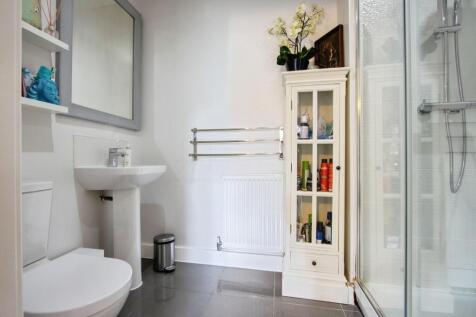 Ensuite(Bedroom One)