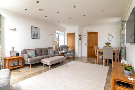 Family &amp; Dining Room