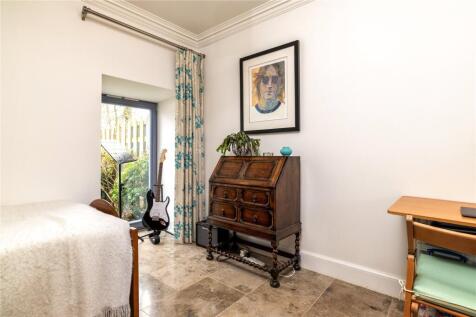 Bedroom 5 / Office
