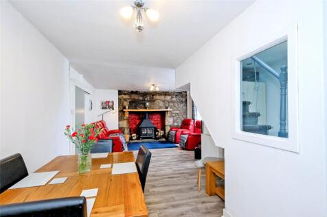 Lounge/ Dining Area